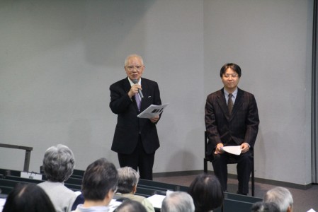 新進気鋭の研究者である寺島先生を紹介する木村所長
