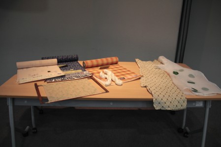 受講者に触れてもらいたいと紹介された近江上布や麻の作品